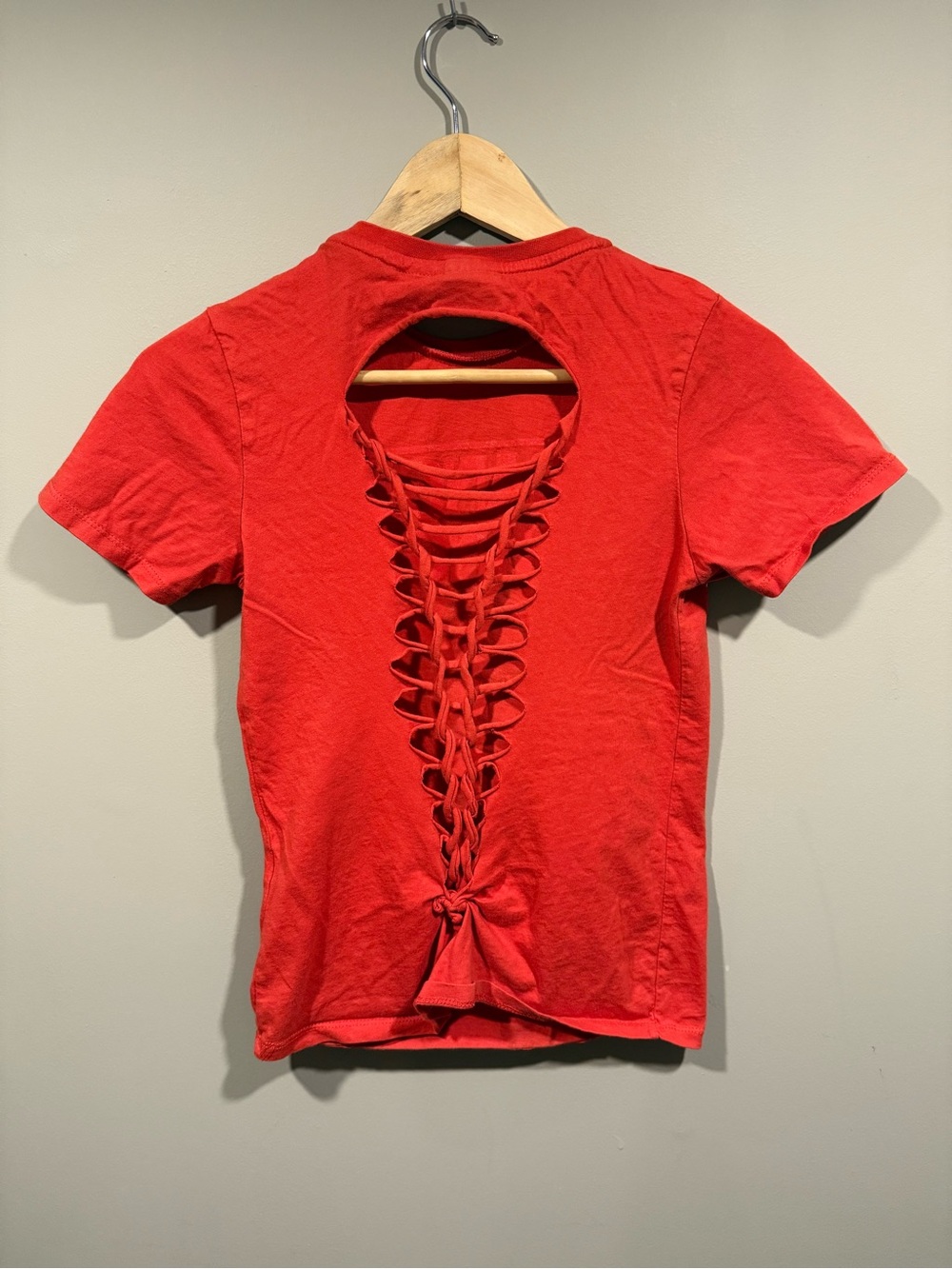 Stranger Things Red Graphic movie Tee - Official Series Shirt w/ back slit weave - Picture 5 of 6